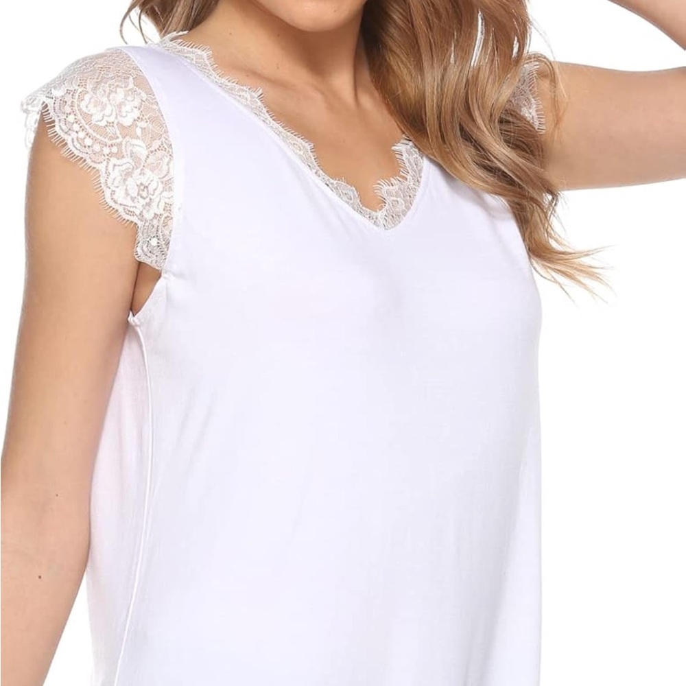 NWT White vneck lace top size medium